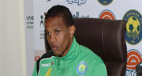 «نجوم الملاعب» تتعاقد مع ثلاثي الأهلى